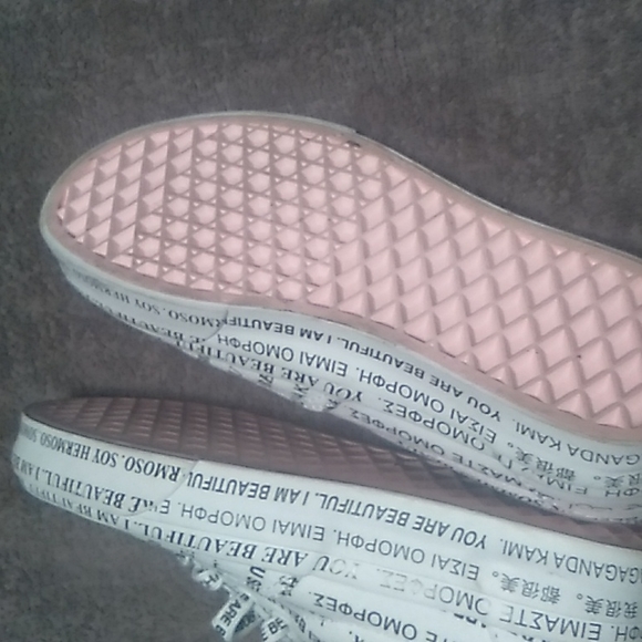 Vans - Picture 5 of 6